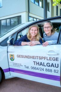 Christina Kubesch und Magdalena Fischill-Neudeck im Community Nursing Auto